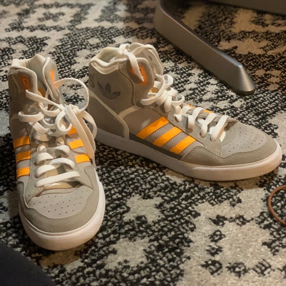 Adidas tennis shoes / sneakers